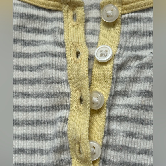 Uniqlo Henley neck tank top - Picture 2 of 4